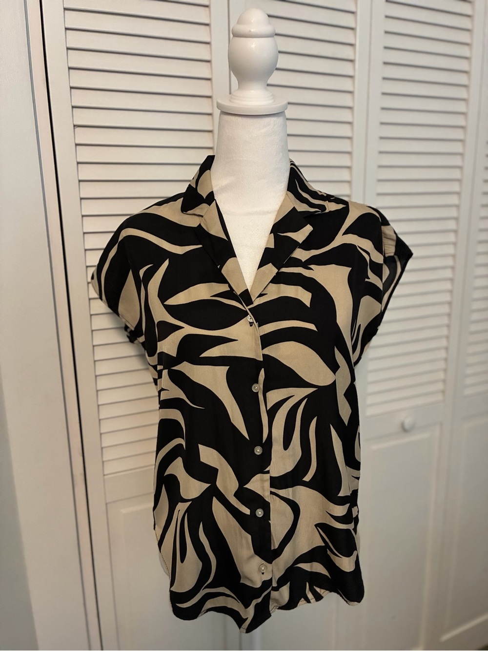 Philosophy Black & Tan Abstract Button-Down Shirt